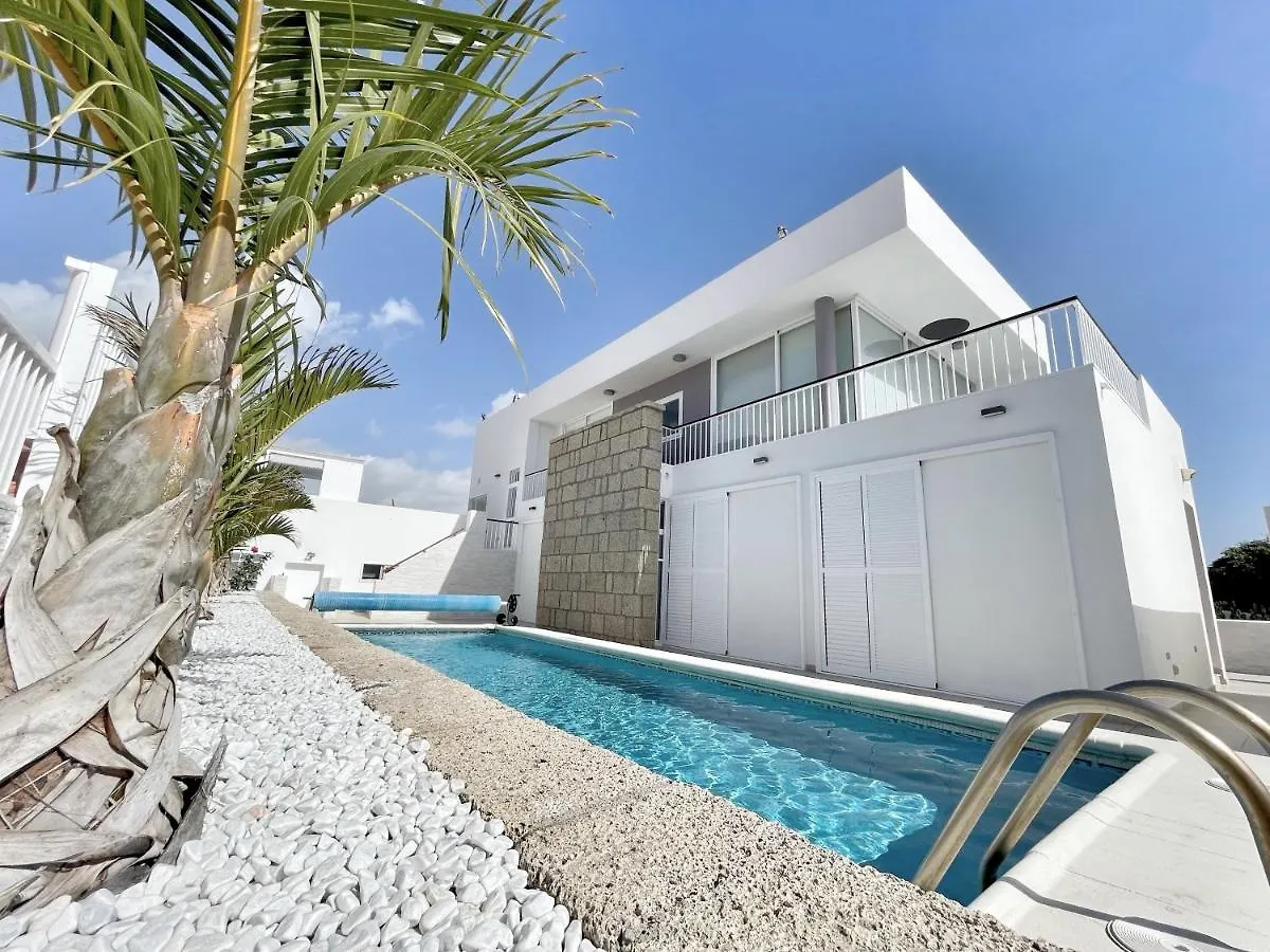 Modern 3Bdr Villa With Heated Pool El Médano İspanya